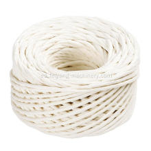 cuerda de papel torcida de color blanco